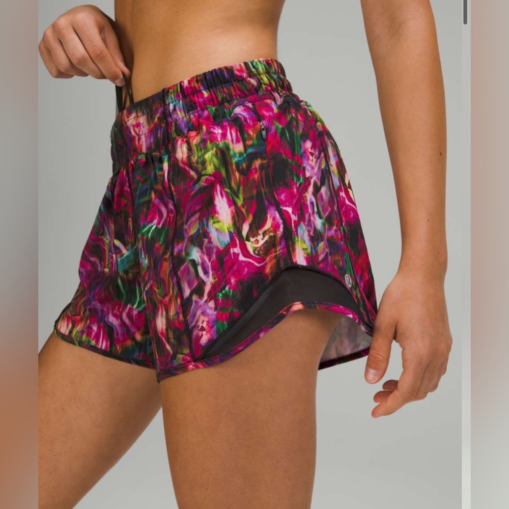 NWOT Lululemon LR Hotty Hot 4” Short Size 0Tall Color: Hyper Flow Pink Multi/Blk